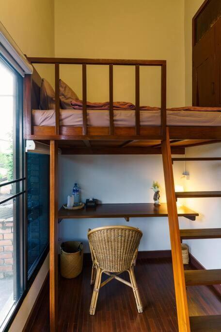 Solo - Fong Lee Cc Lampang Walking Street Apartment Exterior photo