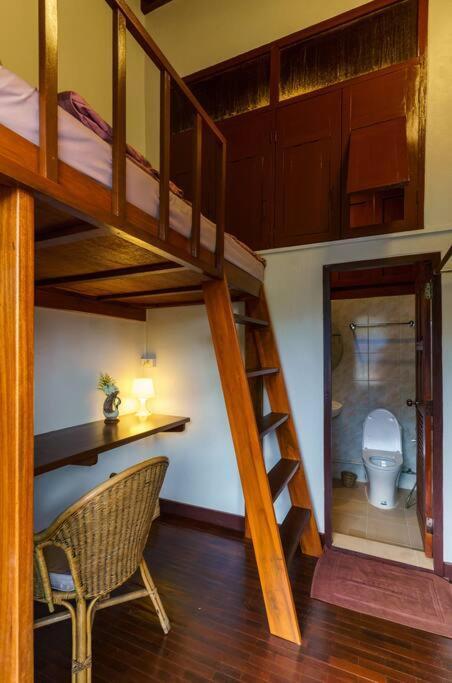 Solo - Fong Lee Cc Lampang Walking Street Apartment Exterior photo