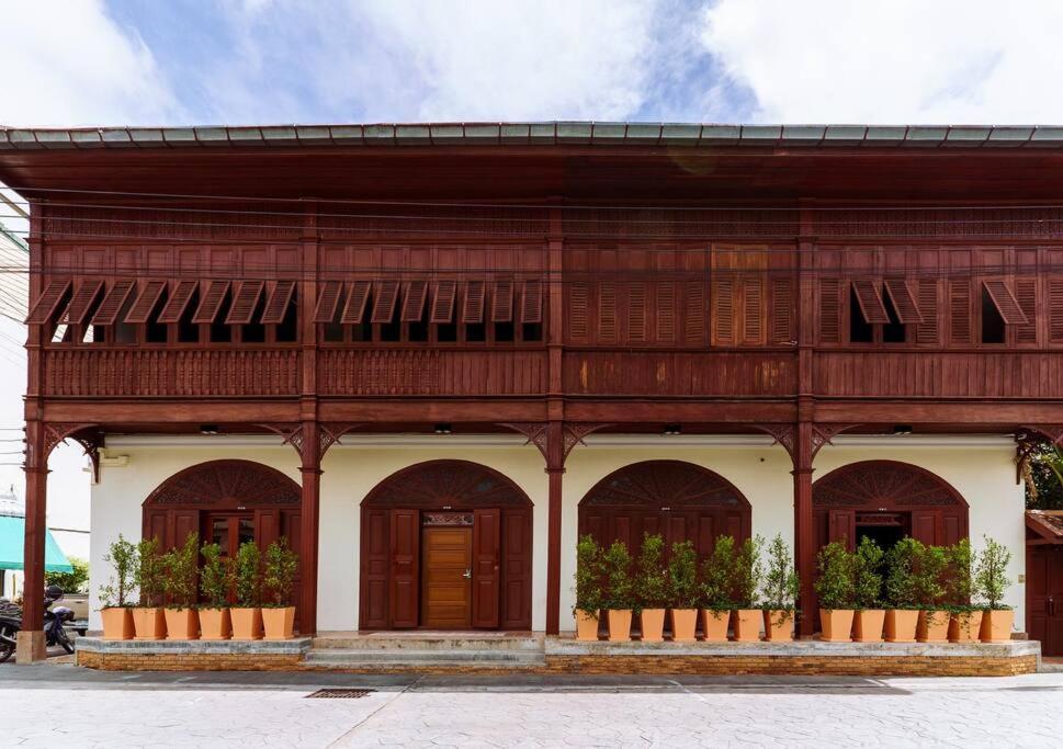 Solo - Fong Lee Cc Lampang Walking Street Apartment Exterior photo