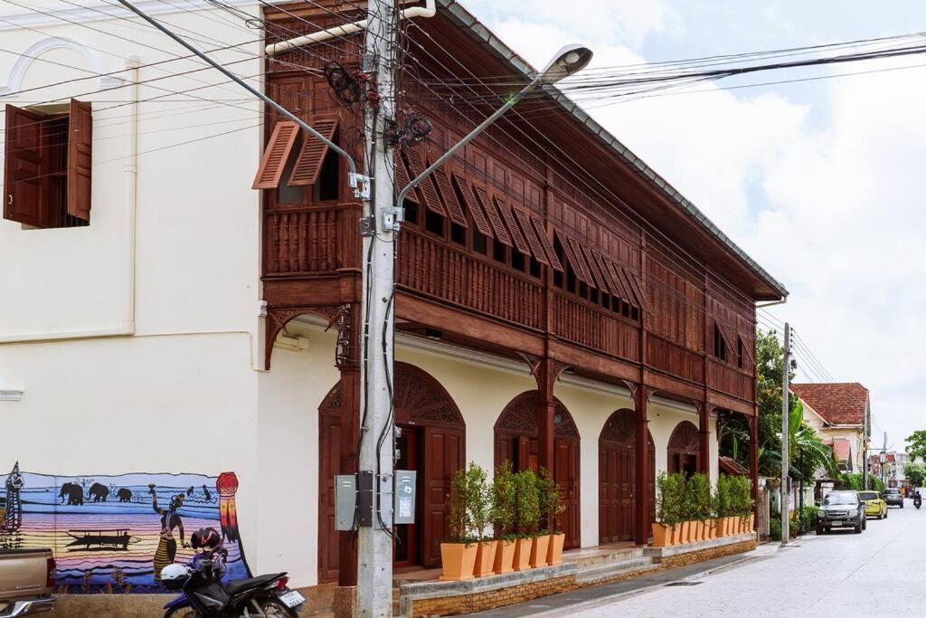 Solo - Fong Lee Cc Lampang Walking Street Apartment Exterior photo