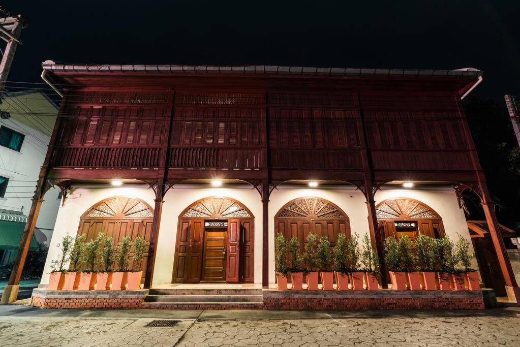 Solo - Fong Lee Cc Lampang Walking Street Apartment Exterior photo