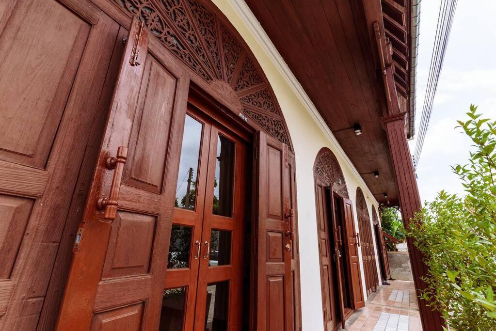 Solo - Fong Lee Cc Lampang Walking Street Apartment Exterior photo